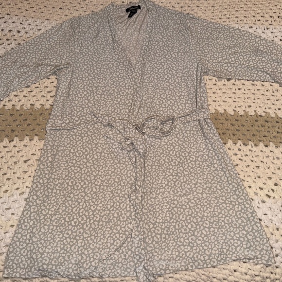 Rene Rofe Gray Leopard Print Robe - Picture 1 of 4